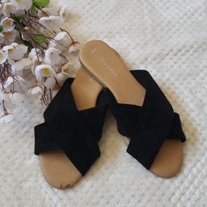 NEW LOOK NWOT BLACK CRISS CROSS SANDAL